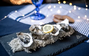 Repas de Noël avec des huîtres