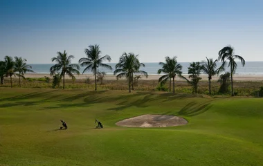 Golf by the ocean