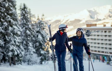 Pessoas esquiando em Les Arcs.