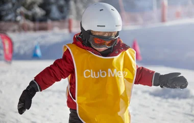 Criança esquiando em Les Arcs.