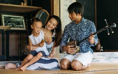 Padre, madre e hija.