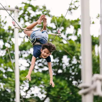 Escola de Trapézio Voador com atividades circo