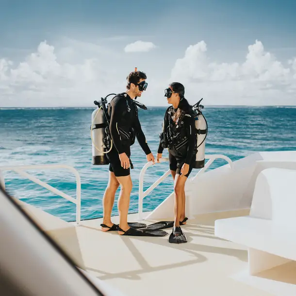 scuba couple