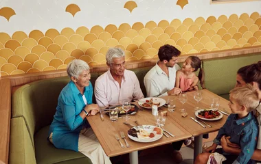 Familia en el restaurante.