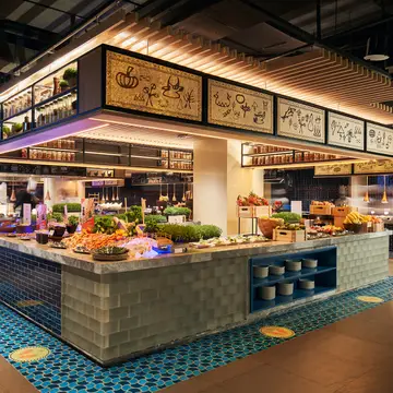 Restaurants & Bars
