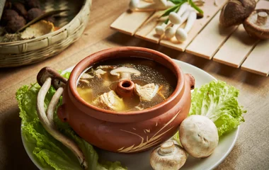 Tazón de sopa de champiñones.