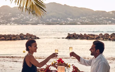 Casal em um jantar romantico.