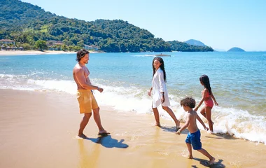 Familia en la playa.