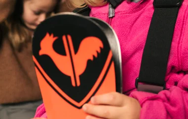Enfant équipé de skis Rossignol