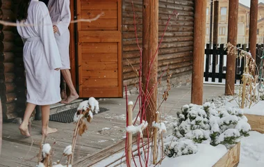 Pareja en el spa del resort.