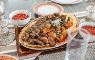 Traditions et saveurs locales : pause gourmande chez une Émiratie