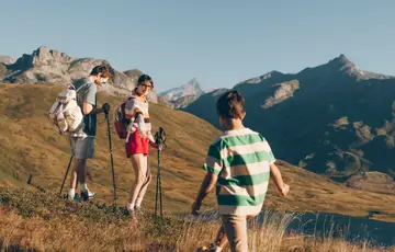 pic-nic en famille à la montagne