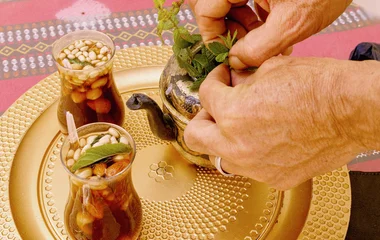 Strandurlaub mit Wüstenkulisse