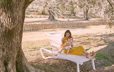 provence france opio jeune femme avec son bébé
