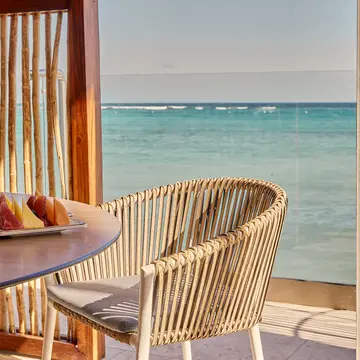 Restaurants & Bars