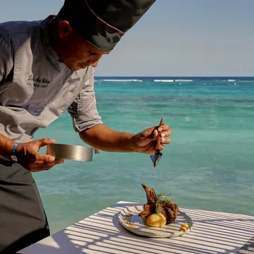 Restaurants & Bars