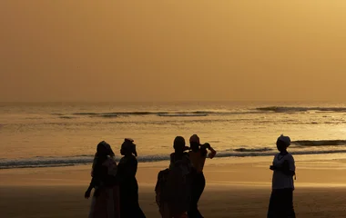 Praia de Senegal com pessoas