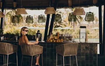 Restaurants & Bars