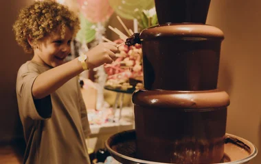 kid eating chocolate