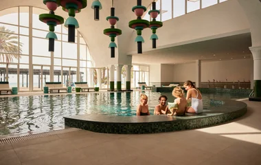Famille dans la piscine du Resort Club Med Djerba La Douce