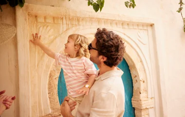 Un père et sa fille à Djerba