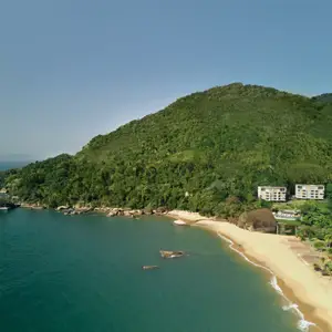 Vista da praia de Rio das Pedras.
