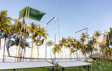 Sirk aktiviteleri eşliğinde Uçan Trapez Okulu