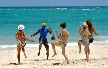 La Zumba et l'aérobic en Martinique : êtes-vous prêts à danser et brûler des calories