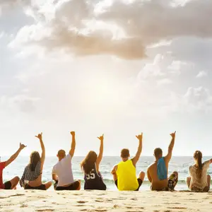 plage groupe de jeunes