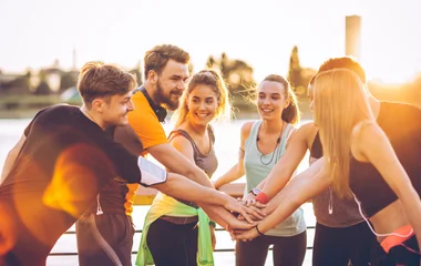 grupo de personas haciendo deporte en club med resorts