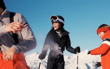 familia esquiando en club med ski all inclusive