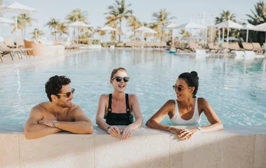 Grupo en la pileta del resort Turkoise