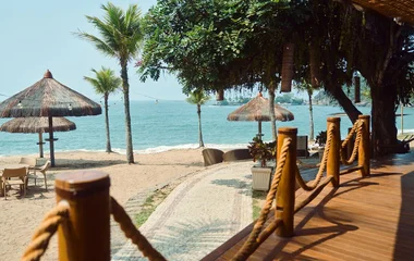 foto del bar de playa y caminito