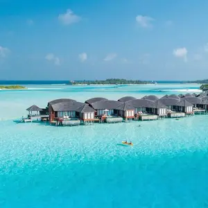bangalôs sobre o mar nas Ilhas Maldivas