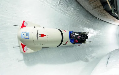 carro de bobsled, uma das atividades na neve