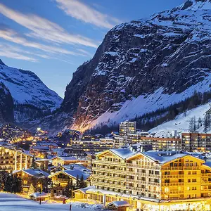 Val d'Isère à noite.