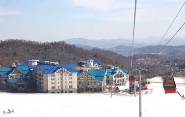Teleféricos na estação de Yabuli.