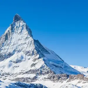 Montanha coberta de neve.