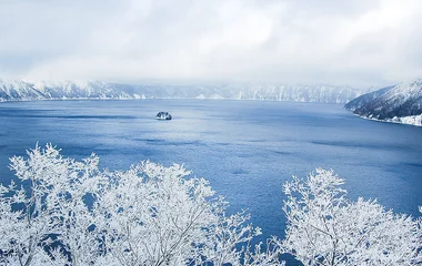 Lago durante o inverno.