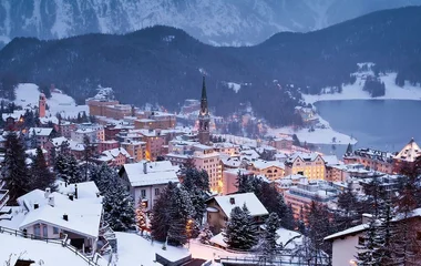 St. Moritz em dia de neve.