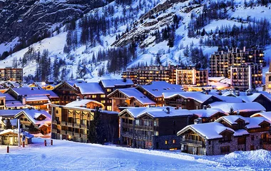 Val d'Isère coberta por neve.