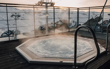 Jacuzzi com água quente em Val Thorens.