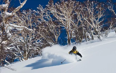 Neve Powder formada pelo esquiador.