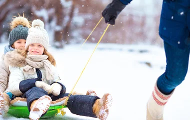 Niños en el trineo.