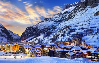 Vista de Val d'Isere a noite