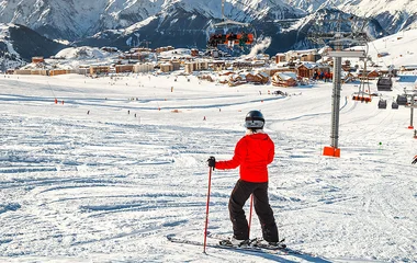 Esquiadora em Alpe d’Huez.