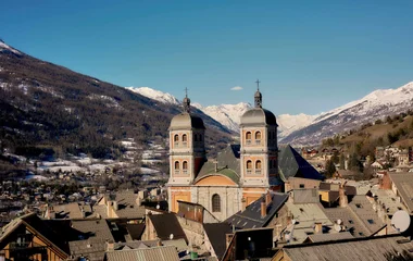 Serre-Chevalier em dia de sol.