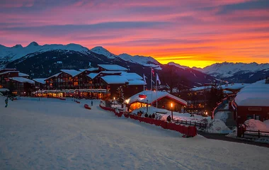 Vista de Les Arcs de noite