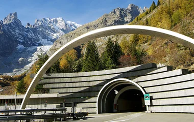 Grupo na aula de esqui