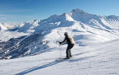 Pessoa esquiando em Valmorel.